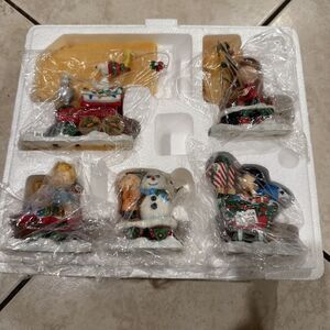 Danbury Mint Peanut Gallery Charlie Brown Christmas Train Snoopy